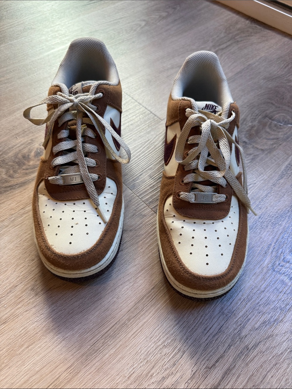 Nike Men’s Brown and white size 8.5 Air Force one
